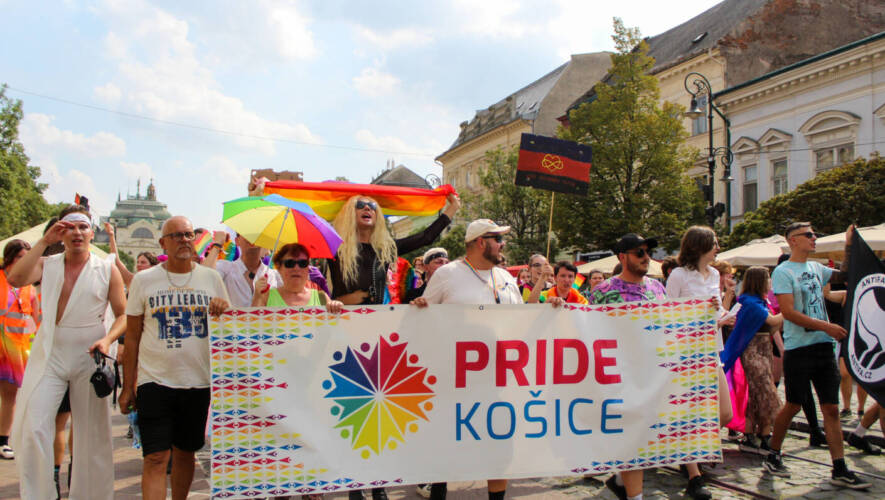 PRIDE Košice 2024 môže byť ešte dúhovejší aj vďaka vám! Pridajte sa do organizačného tímu